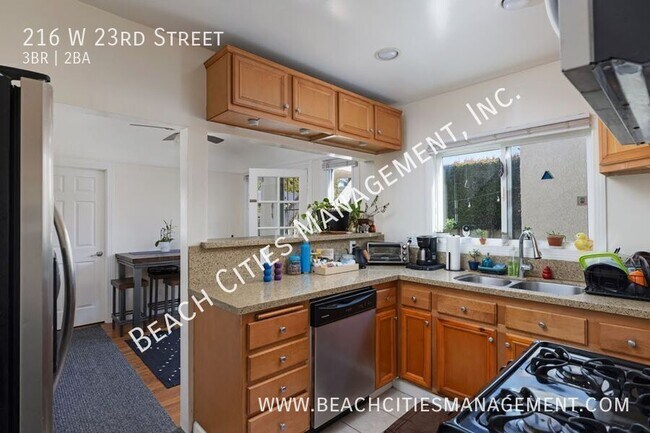 Building Photo - 216 W 23rd St