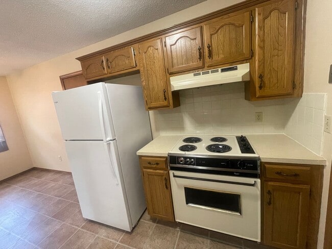 Building Photo - COMING SOON Cozy House 3 bed 2 bath 2 car ...