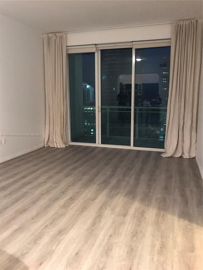 Building Photo - 950 Brickell Bay Dr