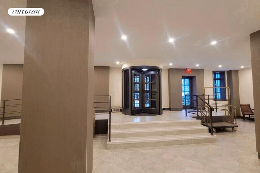 Building Photo - 45 W 81st St