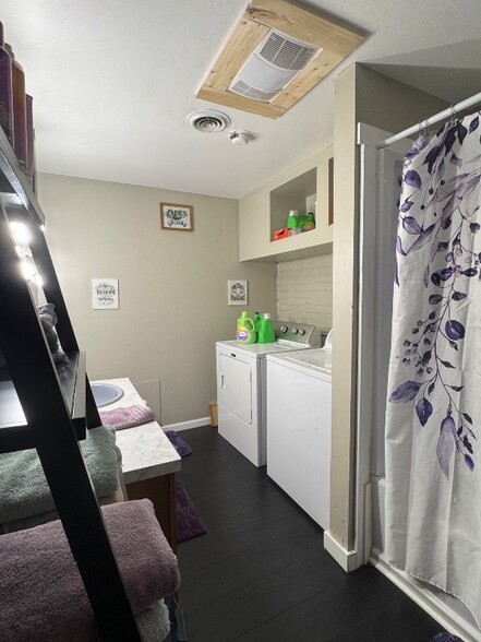 Building Photo - 112 S Virginia St