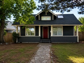 Building Photo - Cornwall Neighborhood Home