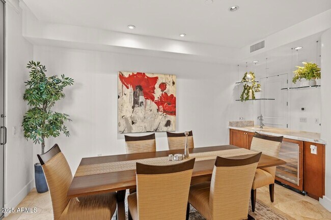 Building Photo - 2402 E Esplanade Ln