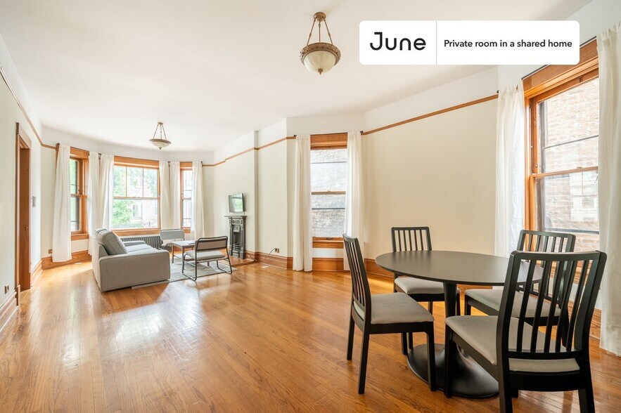 Building Photo - Private bedroom in 3 bed/1 bath Home