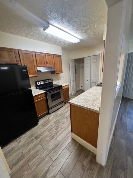 Building Photo - 4590 Golf Vista Cir