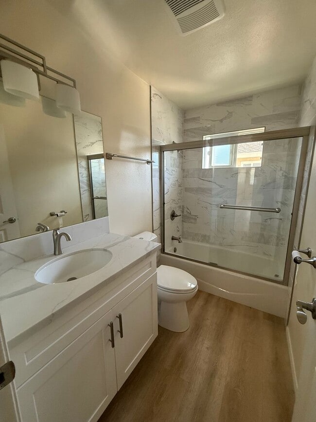 Building Photo - Newbury Park Condo - Two Bedroom one bath located in Newbury Park