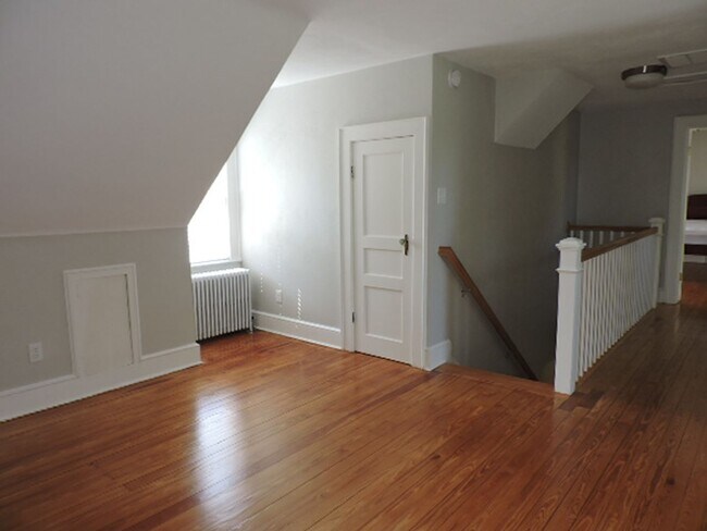 Building Photo - Call Office 804-642-2106 linda@vacosold.com