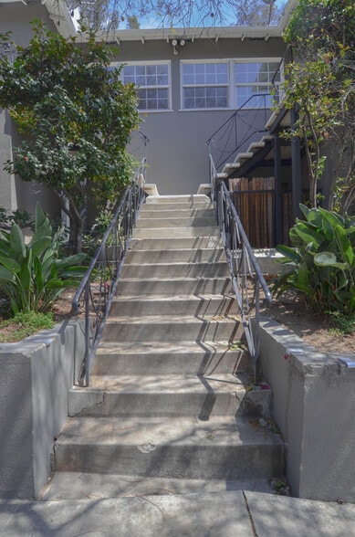 Building Photo - 3246 Barham Blvd