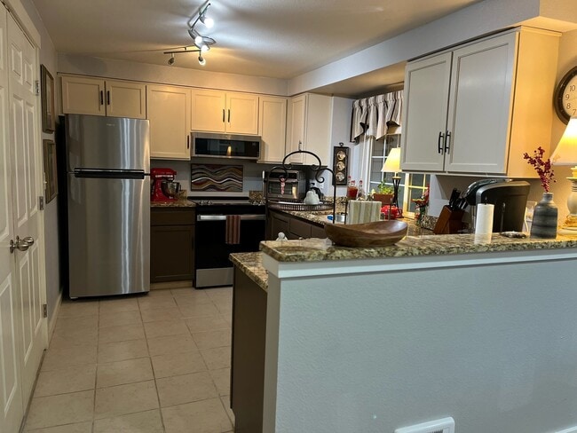 Kitchen - 10009 NE 120th Ln