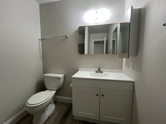 Building Photo - 1009 Willow Tree Dr