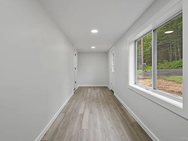 Building Photo - Fully Renovated 3BR Retreat on Highland La...