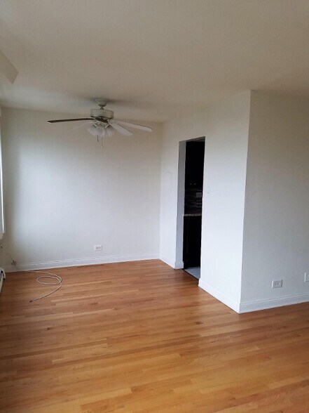 Building Photo - 3732 N Pine Grove Ave