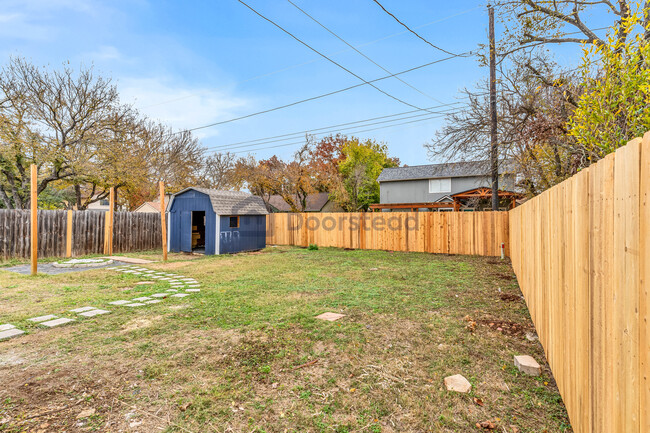 Building Photo - 1805 Rusty Nail Loop