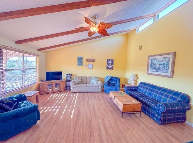Building Photo - 209 Crest Dr