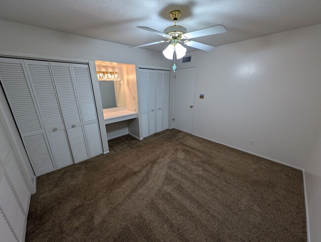 Building Photo - 2 Bedroom Condo Unit in the Polynesian Par...