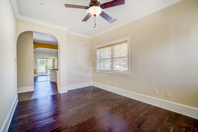 Building Photo - 210 Taylor St