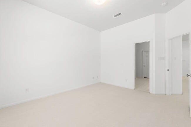 Building Photo - 72 S Piper Trace