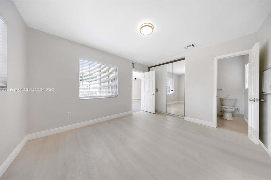 Building Photo - 5781 SW 25th St