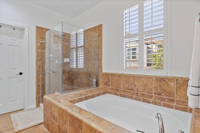 Building Photo - Spacious Detached Home in the Basking Ridge Community