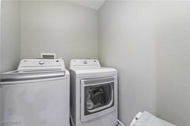Building Photo - 9712 Foxhall Way