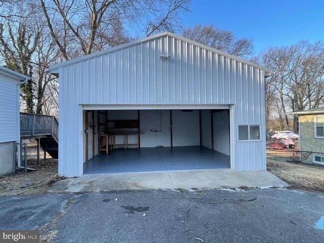 Building Photo - 28 Scott Ave