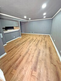 Building Photo - Section 8 Friendly - Modernized South Tulsa Condo with Pool Acc