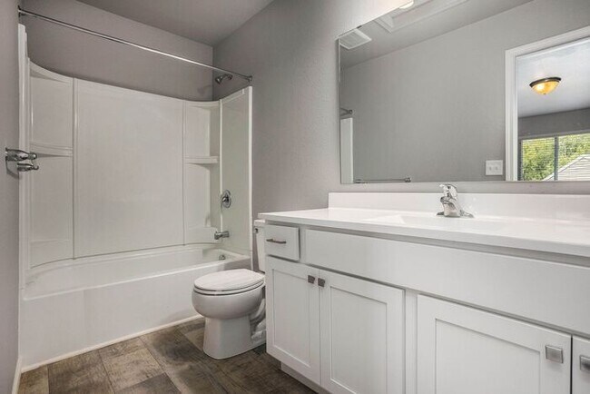 Building Photo - 5643 Claremount St