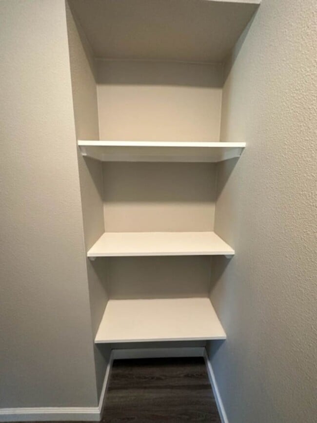 Building Photo - Desirable 3 bedroom 2 bath home