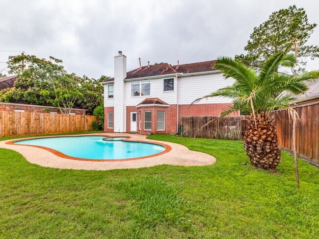 Building Photo - 1319 Park Wind Dr