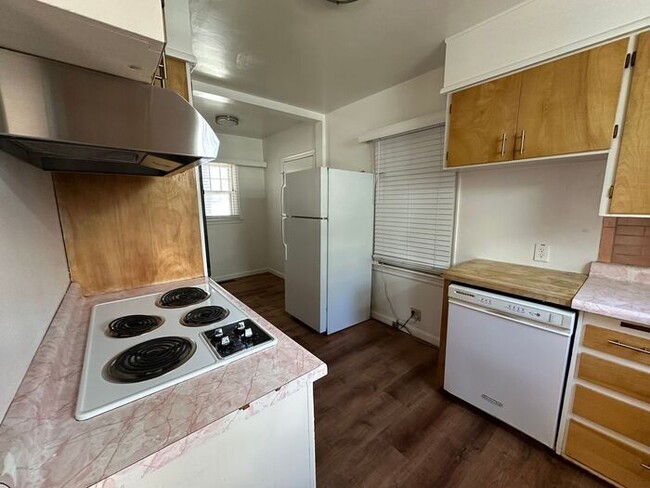 Building Photo - 1540 Hillside Dr