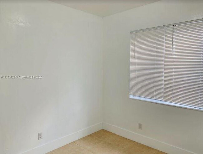Building Photo - Shorecrest-0