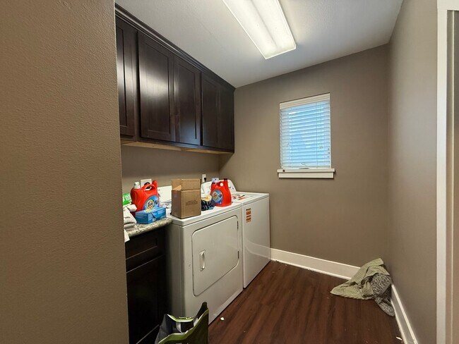 Building Photo - August Move in! 3 Bed, 3.5 Bath on Northgate