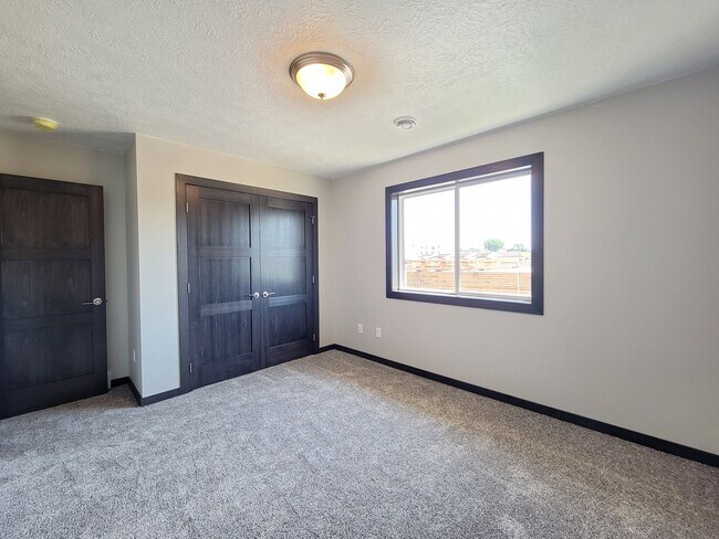 Building Photo - 4606 - 4608 W 34th St. N (Alpha Team) (NW)