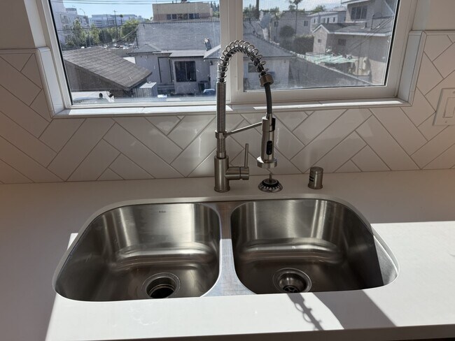 Building Photo - 4443 Clayton Ave