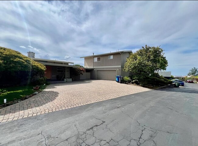 Building Photo - 10952 Prieta Ct