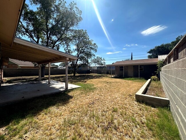 Building Photo - 3009 Bonham Ave