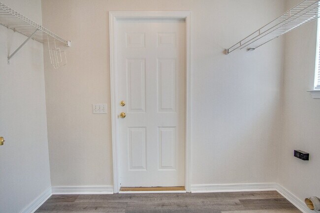Building Photo - Lakefront Living in Gulf Breeze – Spacious...