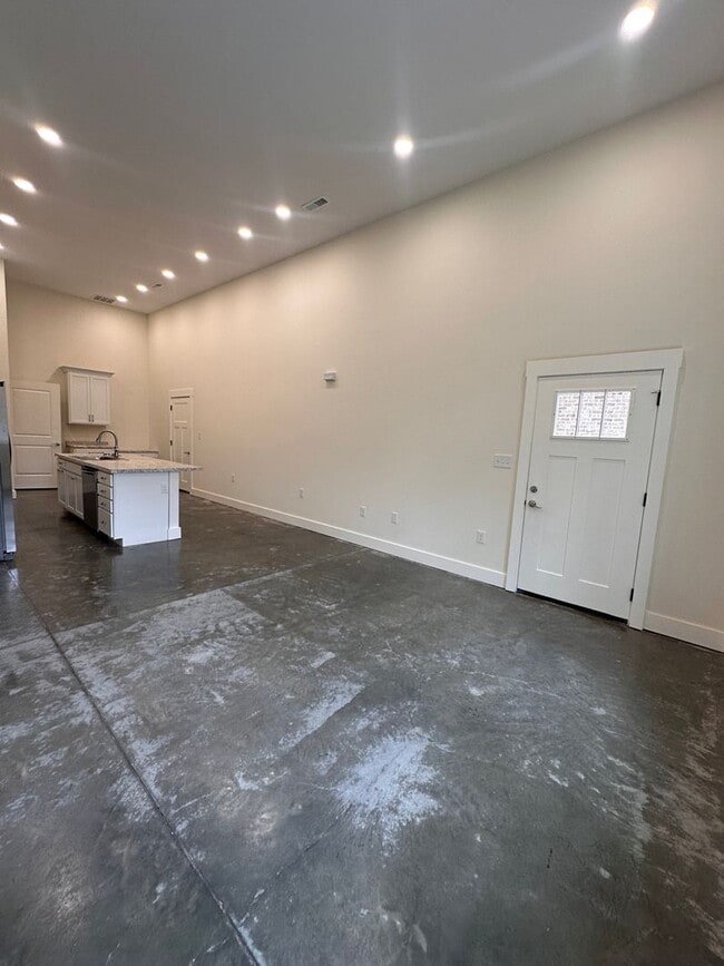 Building Photo - Basement Apartment 1BR/1BA New build in Clinton