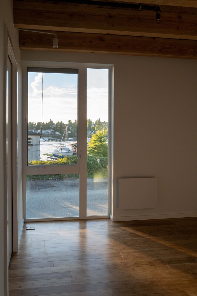 2nd floor bedroom - 2950 Fairview Ave E