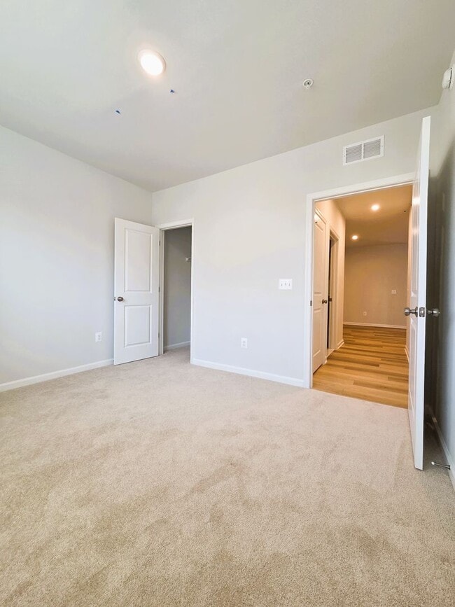 Building Photo - Newer ground level condo in Coalfield Station located in highly desireable Midlothian.