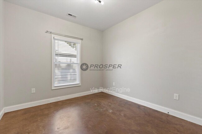 Building Photo - 110 Raeburn Way