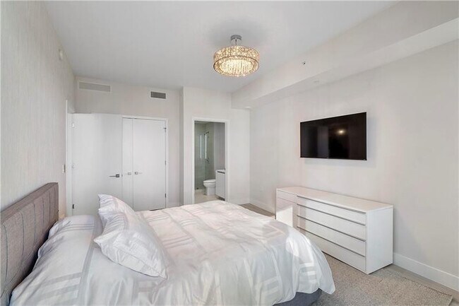 Building Photo - 2200 N Ocean Blvd