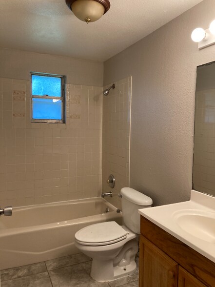 Building Photo - 2605 E 26th Ave