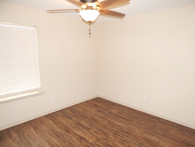 Building Photo - Whitehouse ISD - Beautiful 3 Bedroom, 2 Ba...
