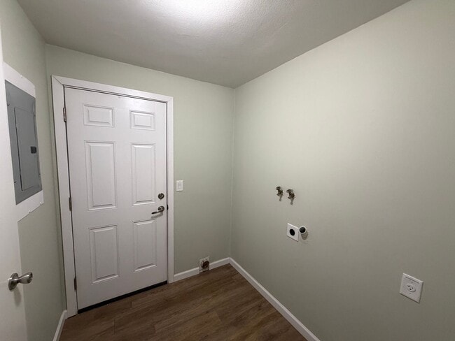 Building Photo - 2 Bedroom Duplex in Thurston/East Springfield Neighborhood