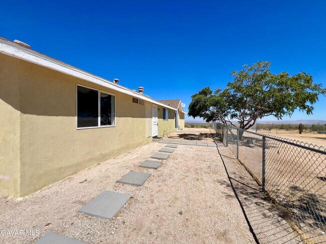 Building Photo - 21925 Fort Tejon Rd