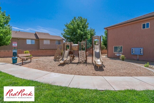 Building Photo - 3 Bedroom Townhome in Prime St. George Location