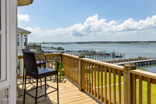 Building Photo - 8632 Sound Dr
