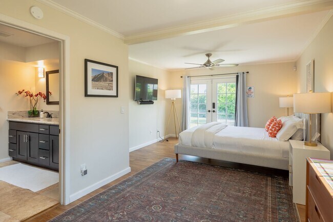 Building Photo - Family-Friendly Oasis in North Palm Springs