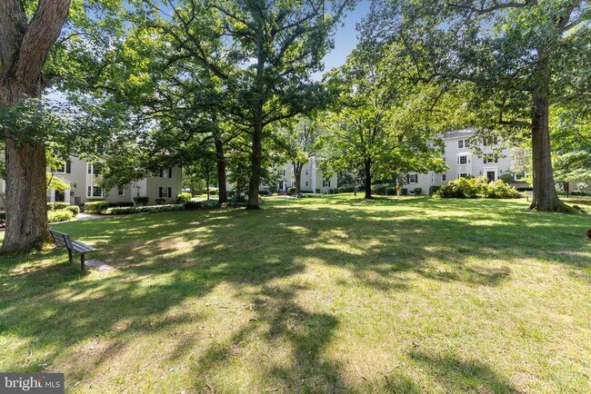 Building Photo - 702 S Arlington Mill Dr